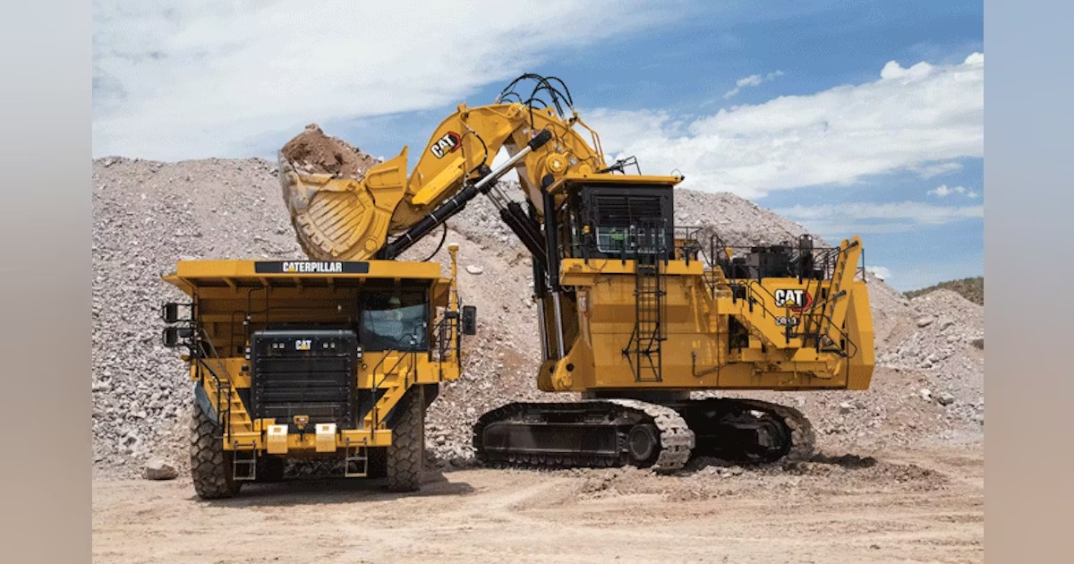 Pala hidráulica CAT cargando camión CAEX Caterpillar en faena de cobre